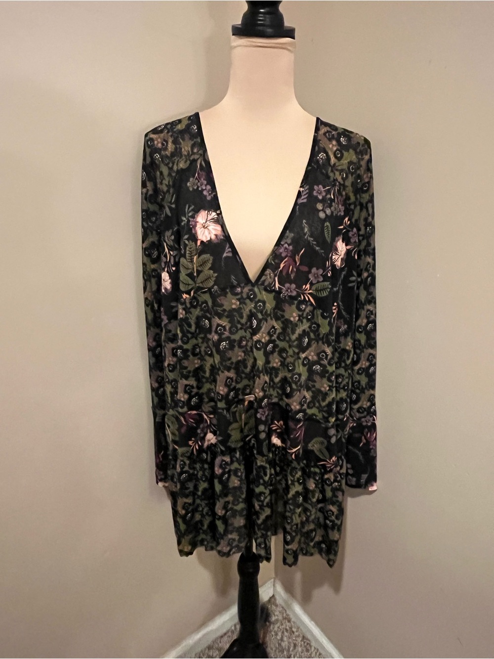 Floral V-Neck Long Sleeve Mini Dress/Tunic in Black and Olive, Large